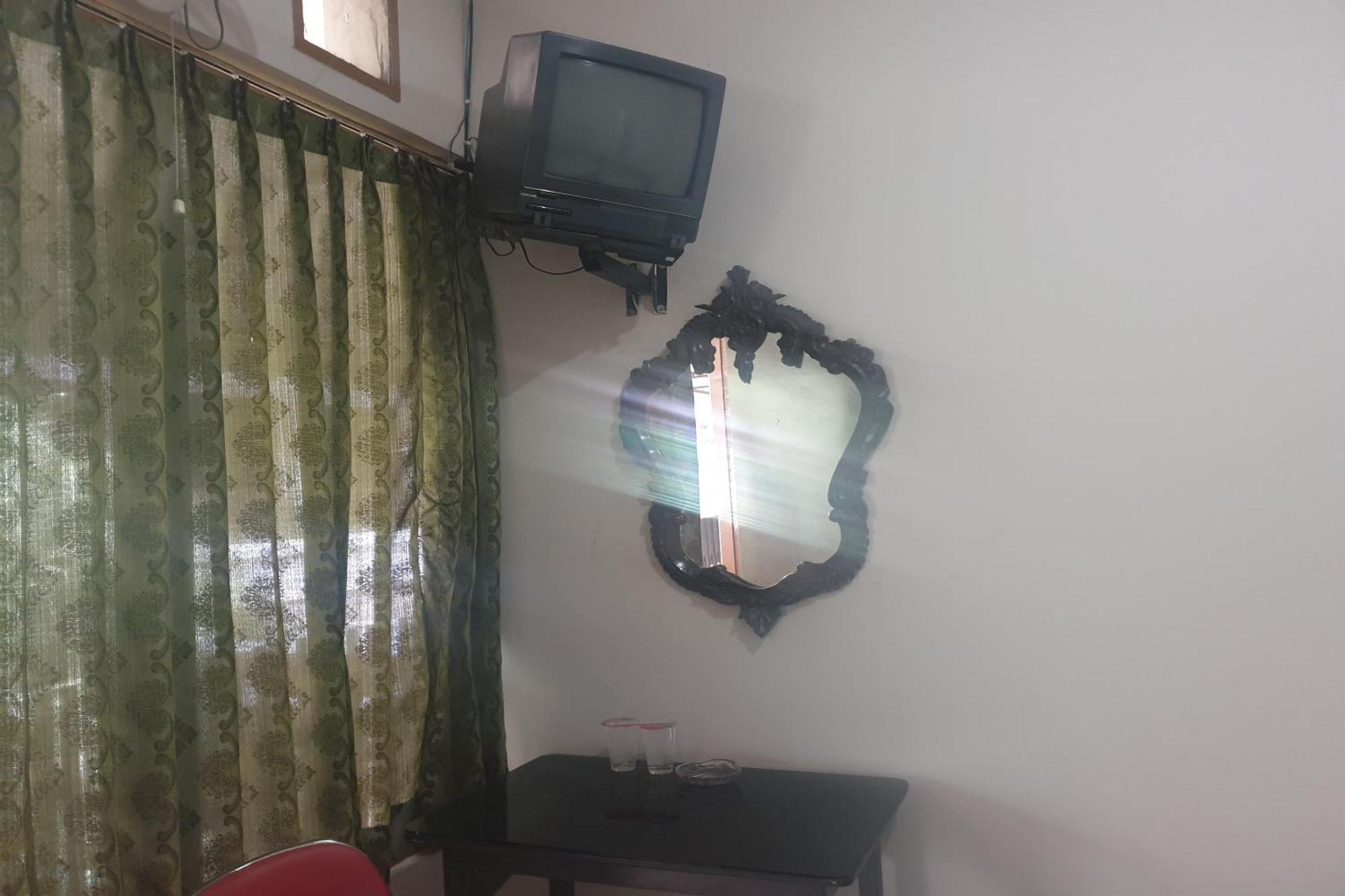 Oyo Life 2090 Ratna Backpacker Syariah Hotel Probolinggo Exterior foto